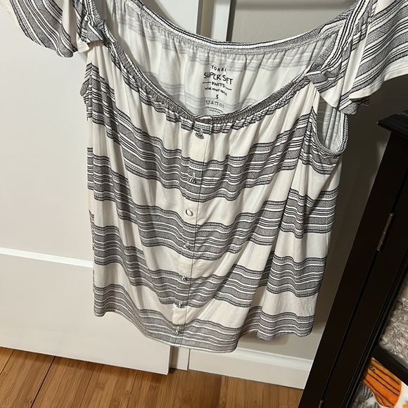 Women’s Top - Off Shoulder - Picture 2 of 4